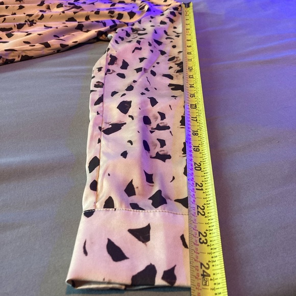 Was💲20! EUC H&M animal print long sleeve multicolored button-down blouse - Picture 14 of 16